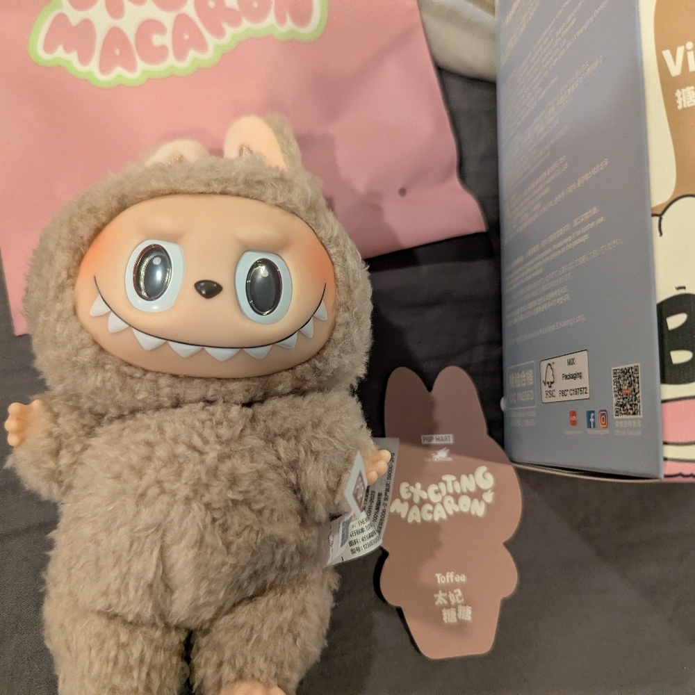 Exciting Macaron toffee Labubu - new out of box